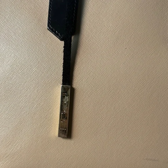 Innue—Chic Beige and Black Satchel with fur accents - Picture 11 of 13